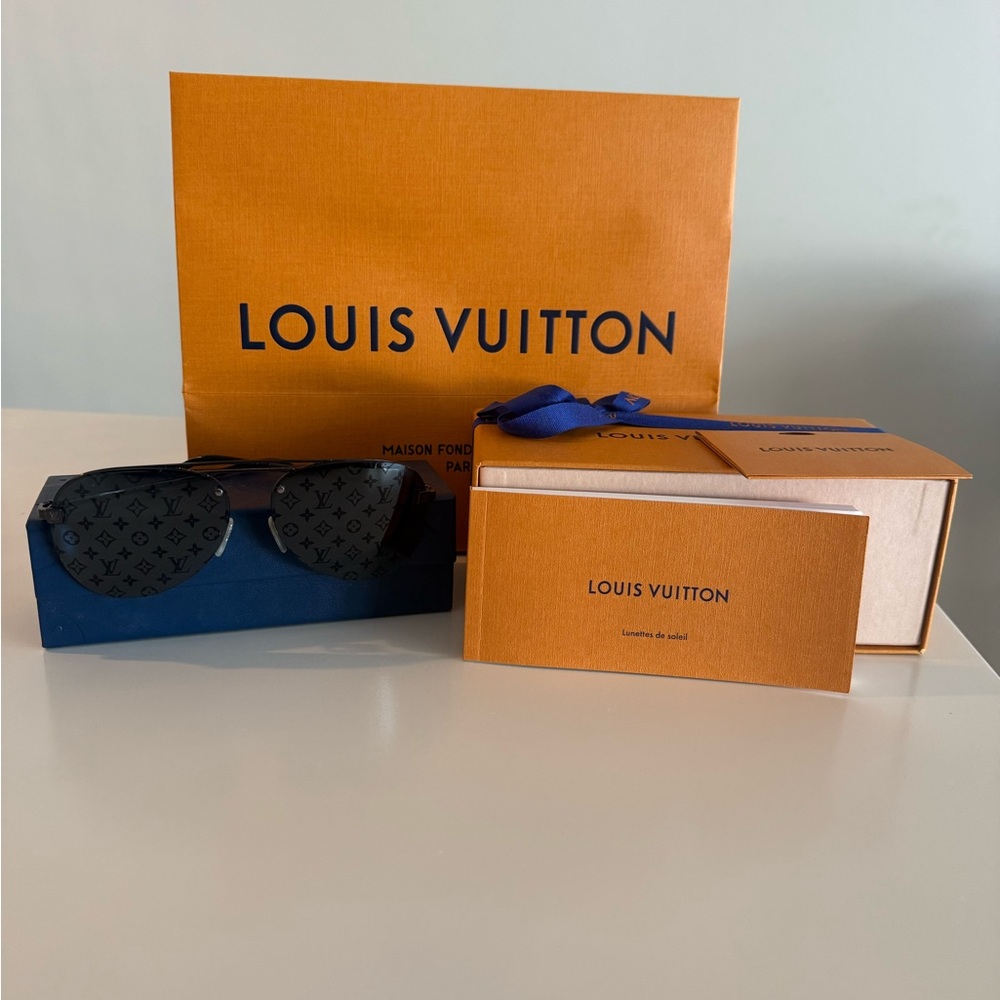 Louis Vuitton Clockwise Sunglasses - Dark Gun Monogram